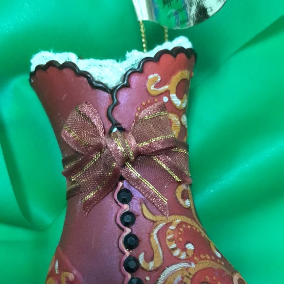 “Lady in Waiting” Heirloom Collectible Ornament Boot - Picture 6 of 15